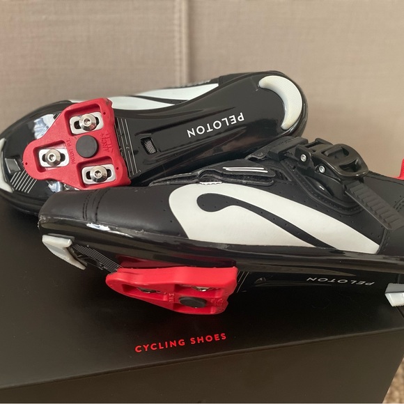 Peloton Black Cycling Shoes - Picture 5 of 8